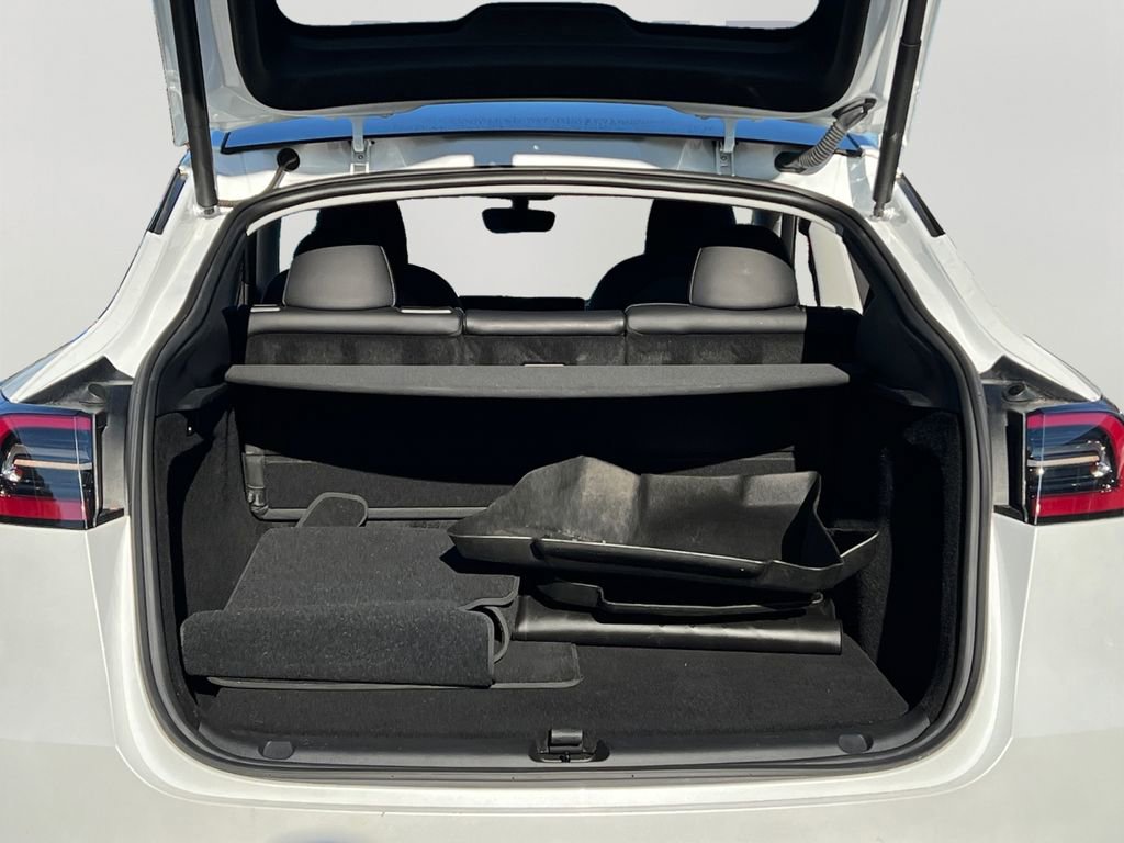 Used 2023 Tesla Model Y Long Range image 9