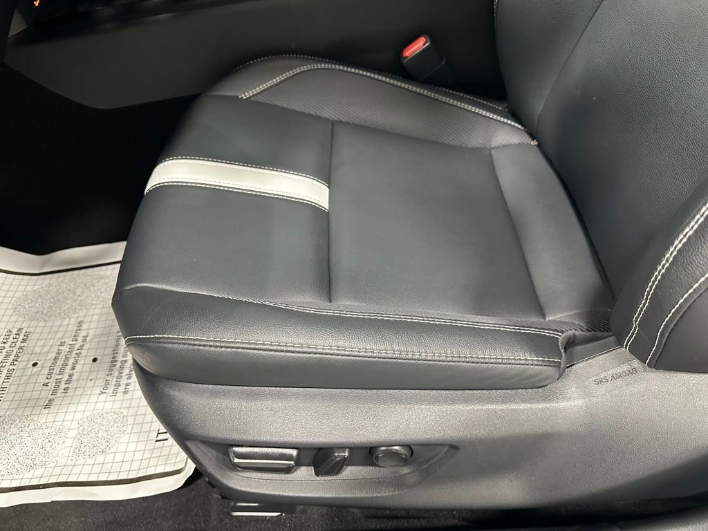 Used 2025 Toyota Camry SE image 13