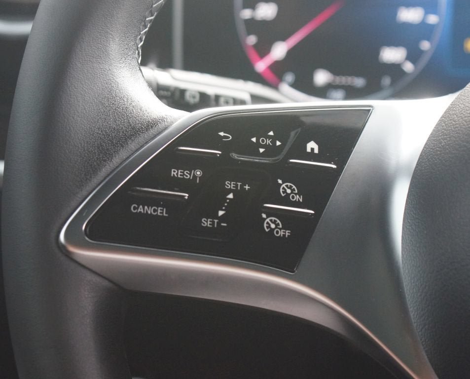 Used 2025 Mercedes-Benz GLC 300 image 10