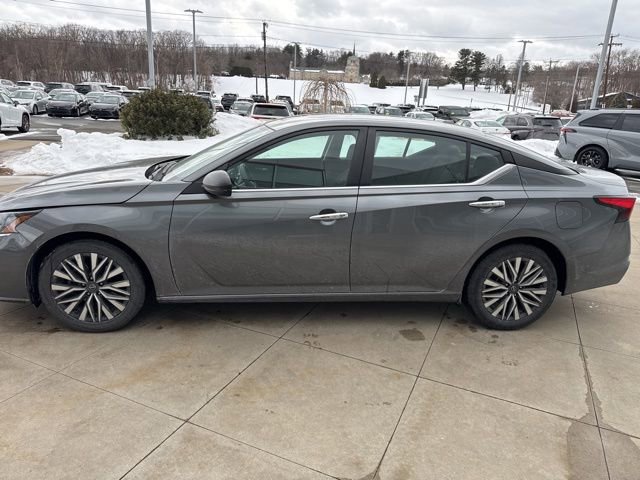 Used 2024 Nissan Altima 2.5 SV image 5