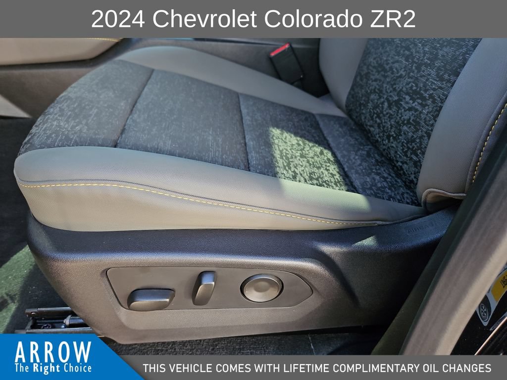 Used 2024 Chevrolet Colorado ZR2 w/ Technology Package AWD/4WD image 23