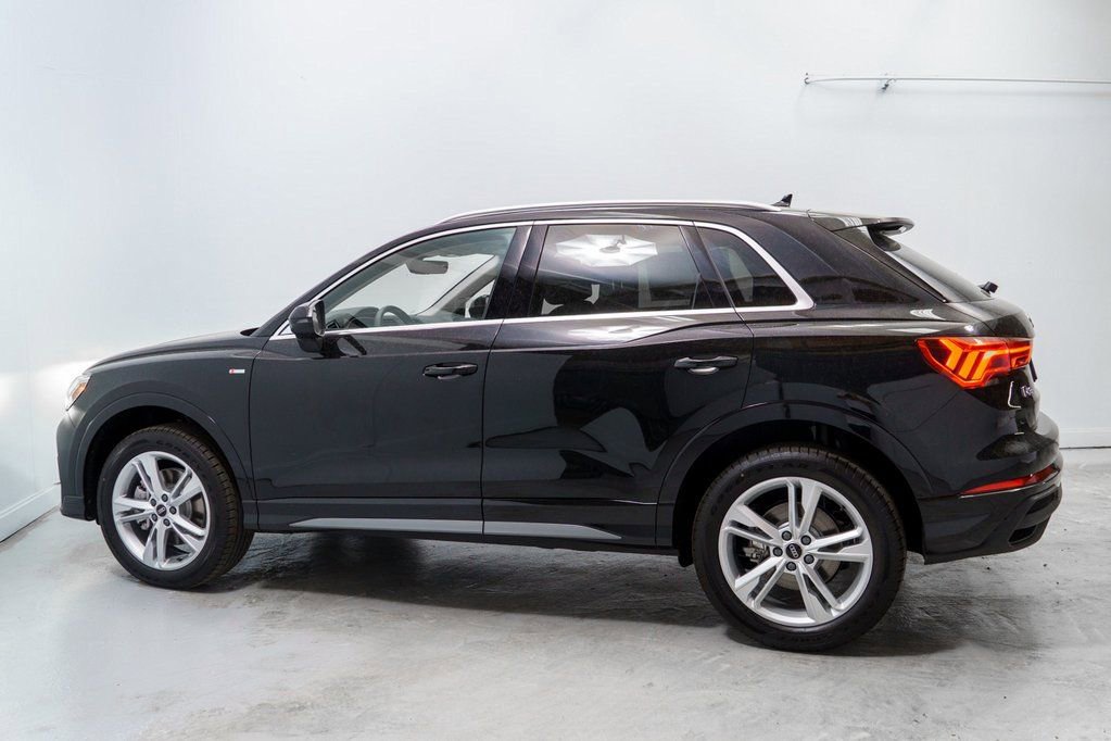 Used 2024 Audi Q3 2.0T Premium Plus w/ Premium Plus Package image 2