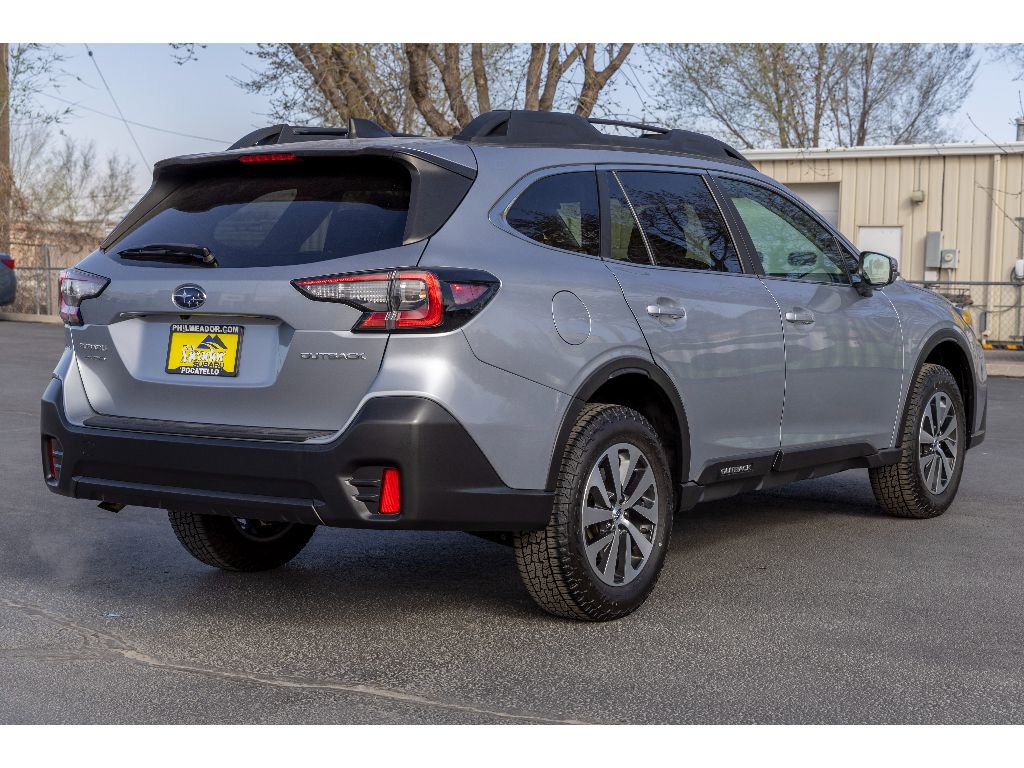 Used 2022 Subaru Outback Premium image 3