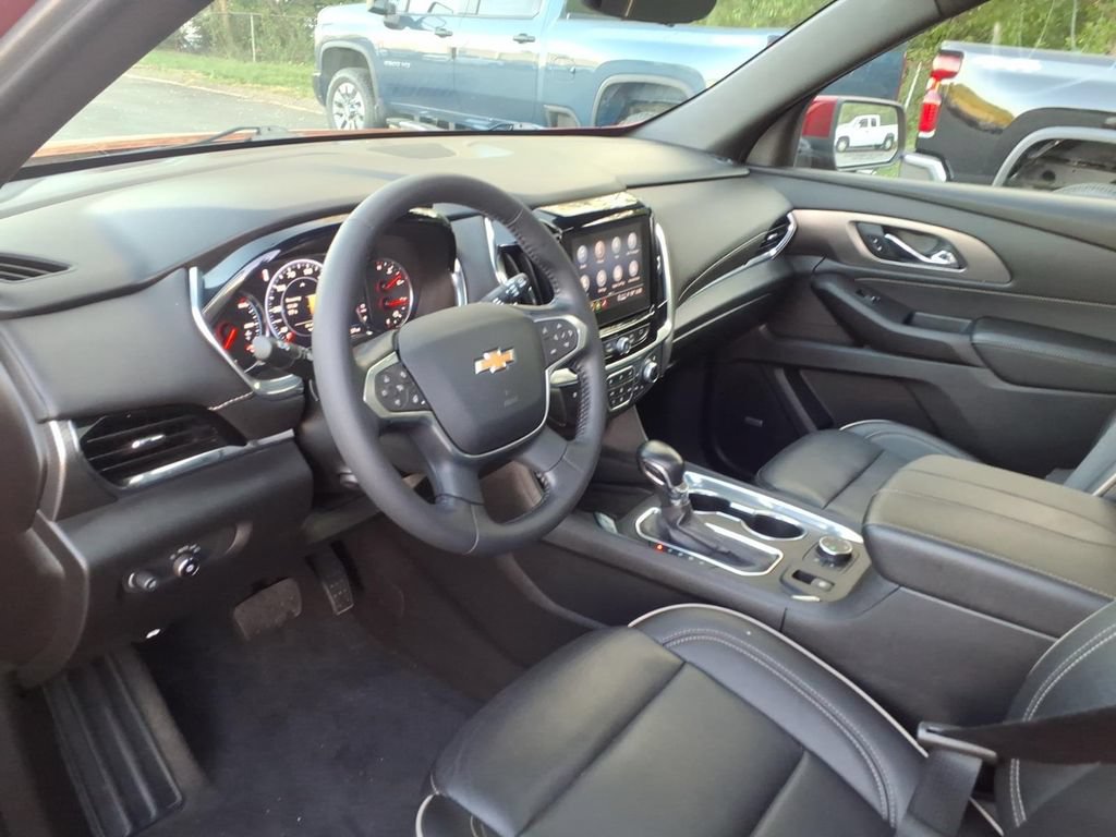 Certified 2022 Chevrolet Traverse Premier w/ LPO, Cargo Package AWD/4WD image 8