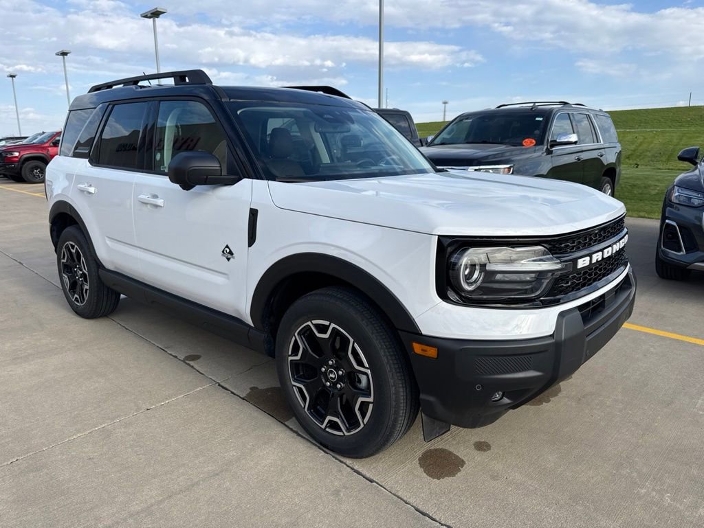 Used 2025 Ford Bronco Sport Outer Banks w/ Outer Banks Tech Package+ AWD/4WD image 2