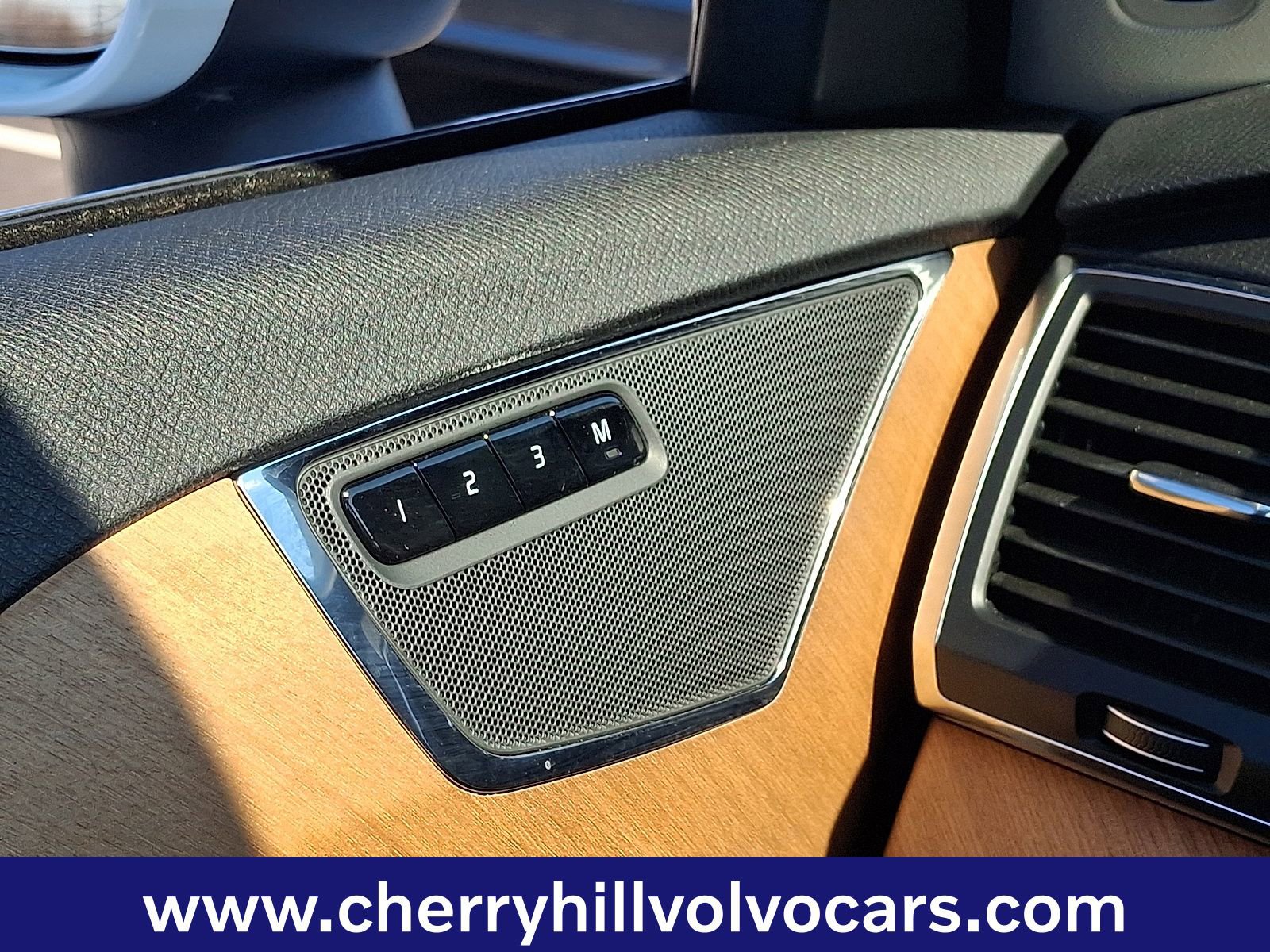 Certified 2023 Volvo XC90 B6 Core w/ Climate Package image 22