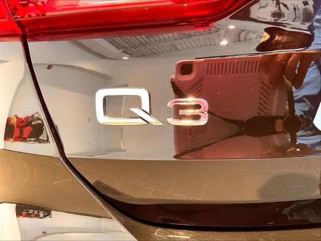 Certified 2025 Audi Q3 2.0T Premium w/ Convenience Package AWD/4WD image 18