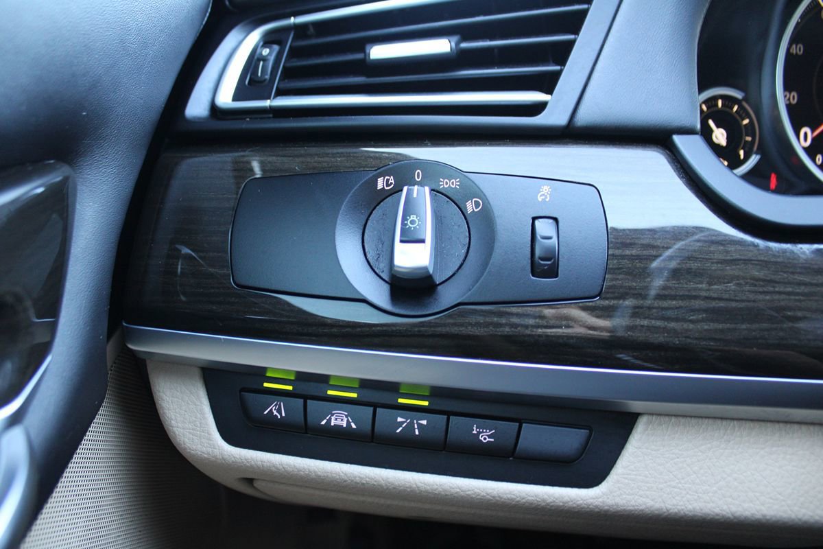 Used 2015 BMW 750Li RWD image 21