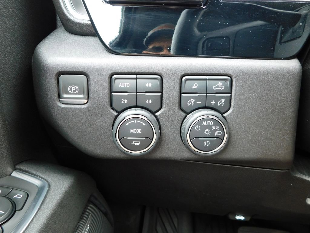 Used 2024 Chevrolet Silverado 2500 LTZ w/ LTZ Plus Package image 32