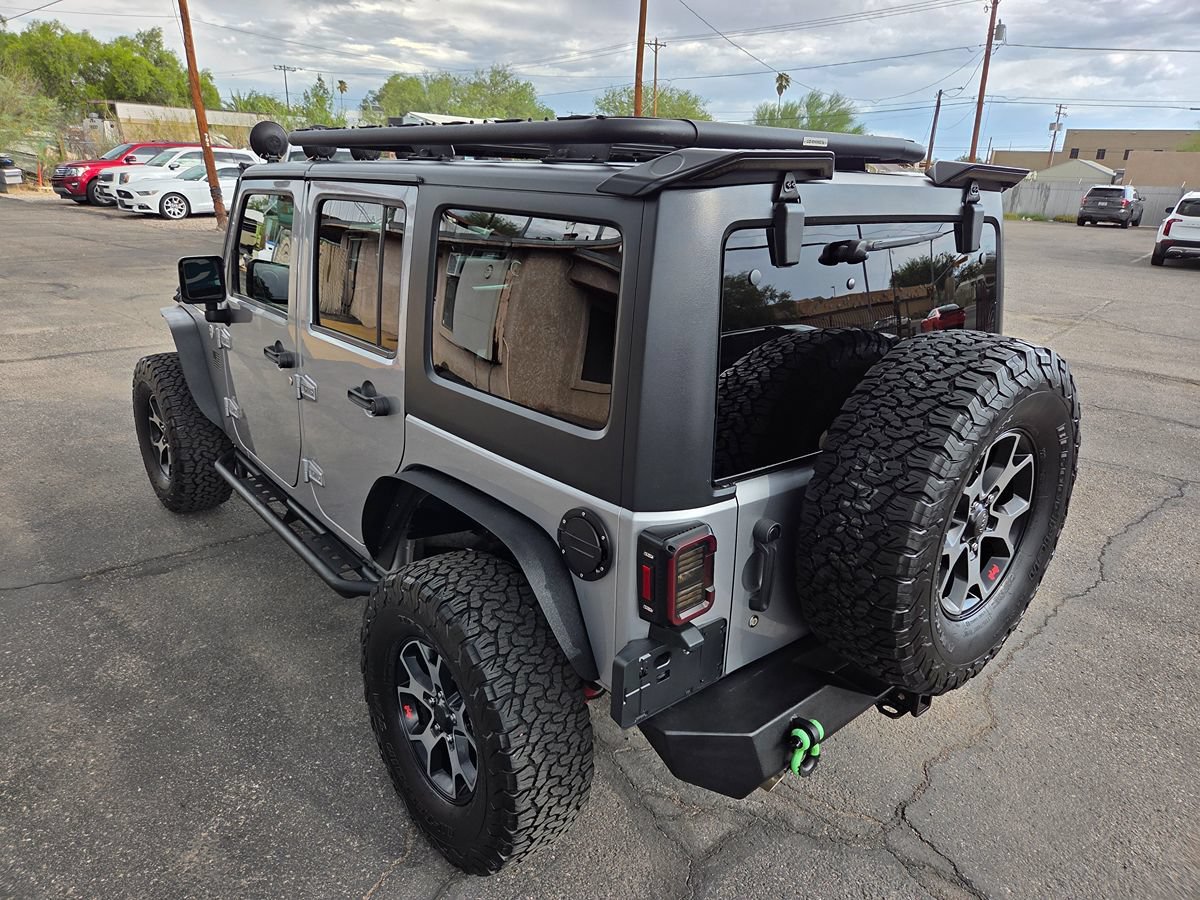 Used 2018 Jeep Wrangler Unlimited Sahara w/ Connectivity Group AWD/4WD image 16