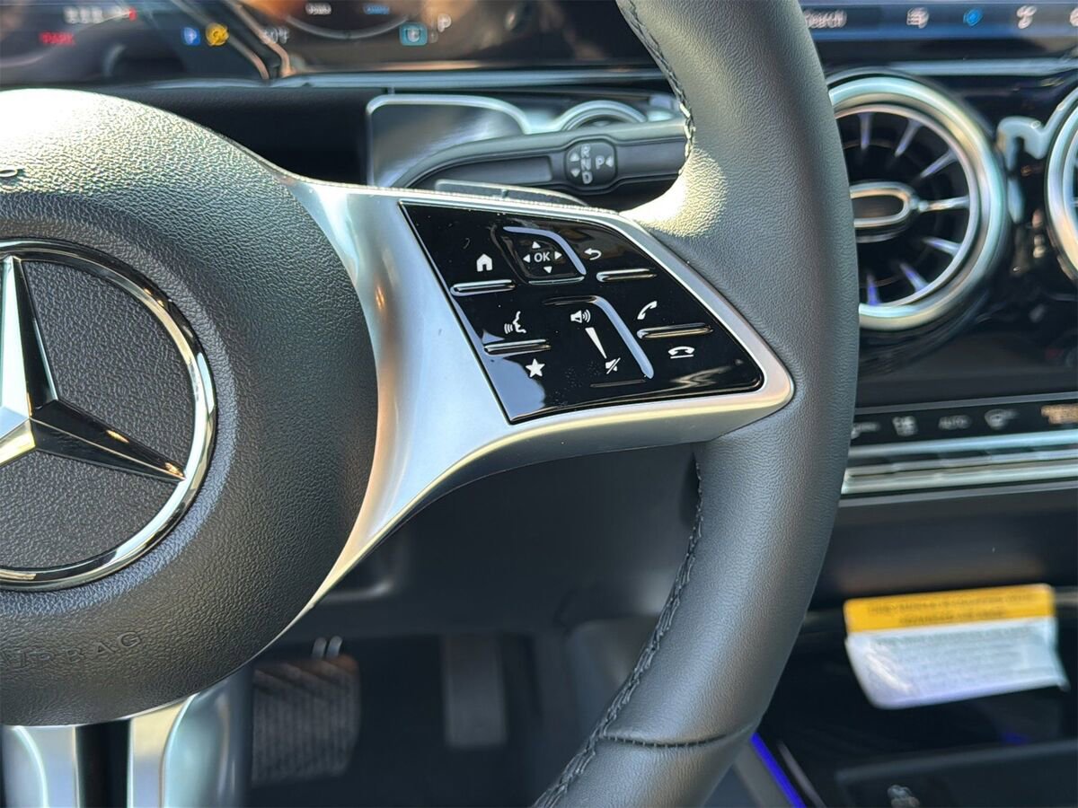 New 2026 Mercedes-Benz GLB 250 4MATIC image 16