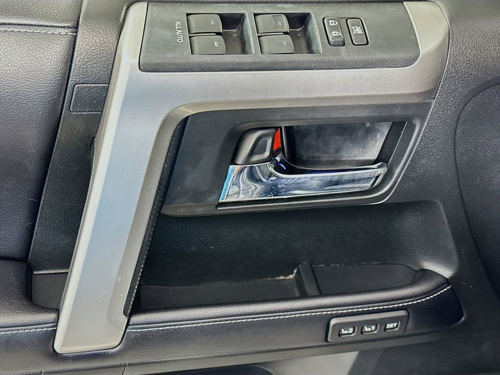 Used 2018 Toyota 4Runner Limited AWD/4WD image 17