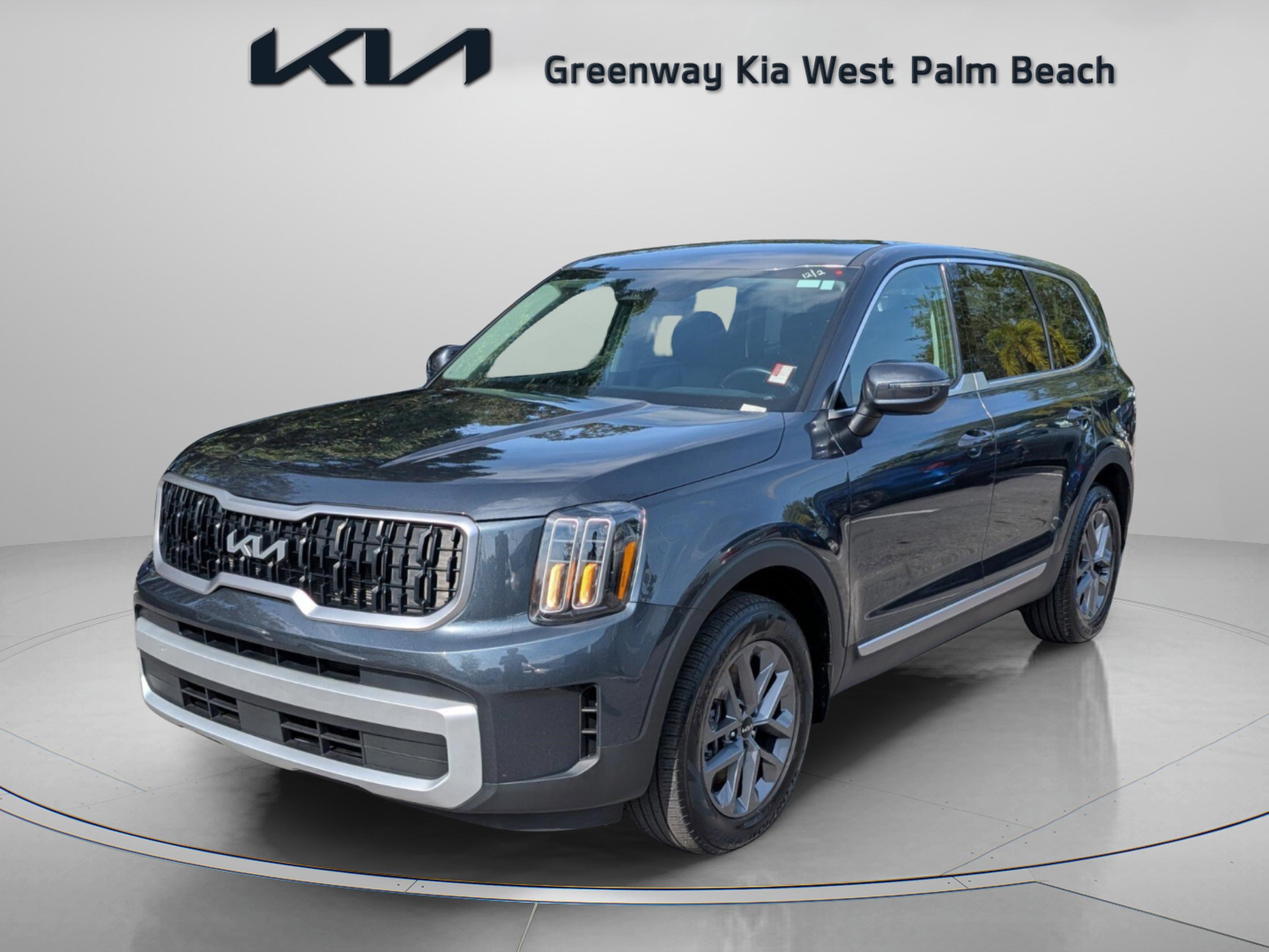 Certified 2024 Kia Telluride LX image 4