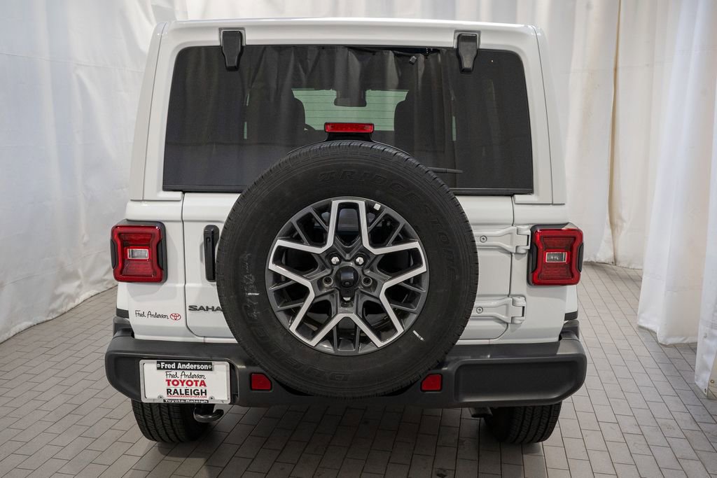Used 2025 Jeep Wrangler Sahara image 5