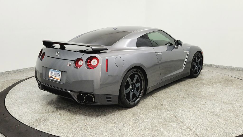 Used 2016 Nissan GT-R Black Edition image 5