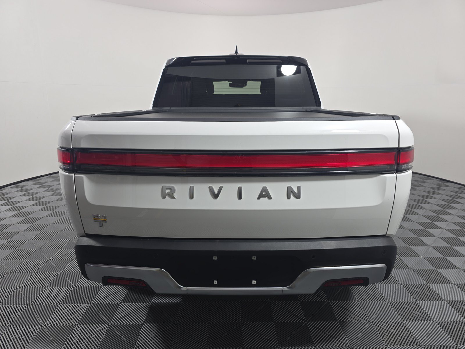 Used 2024 Rivian R1T Adventure AWD/4WD image 4
