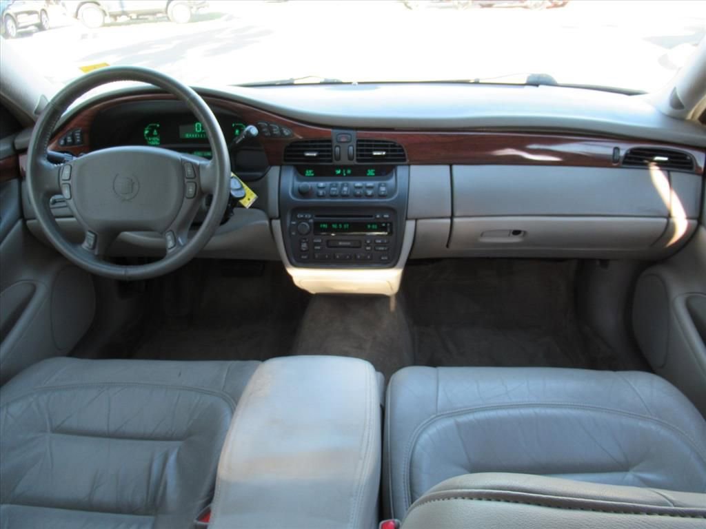 Used 2000 Cadillac De Ville w/ Comfort/Convenience Pkg FWD image 11