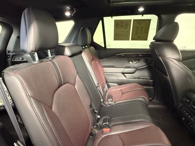 Used 2025 Honda Pilot Black Edition image 49