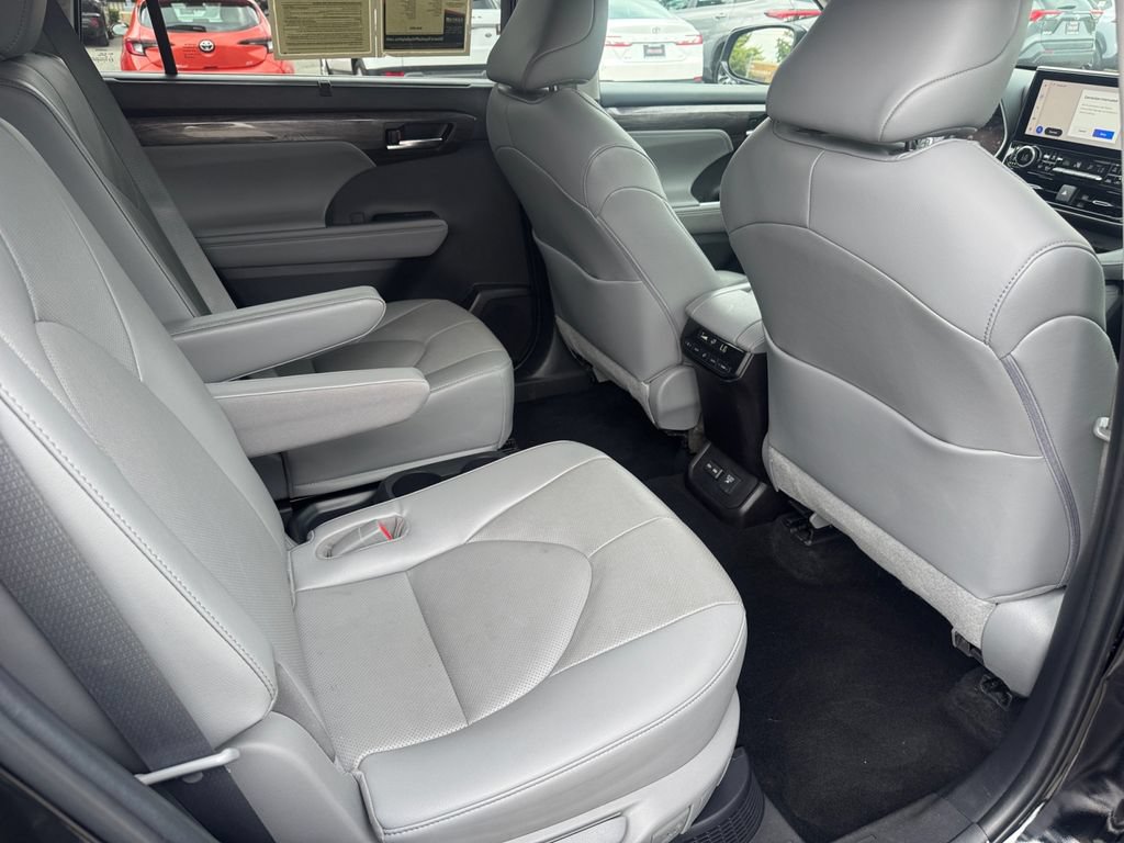 Used 2023 Toyota Highlander Limited AWD/4WD image 20