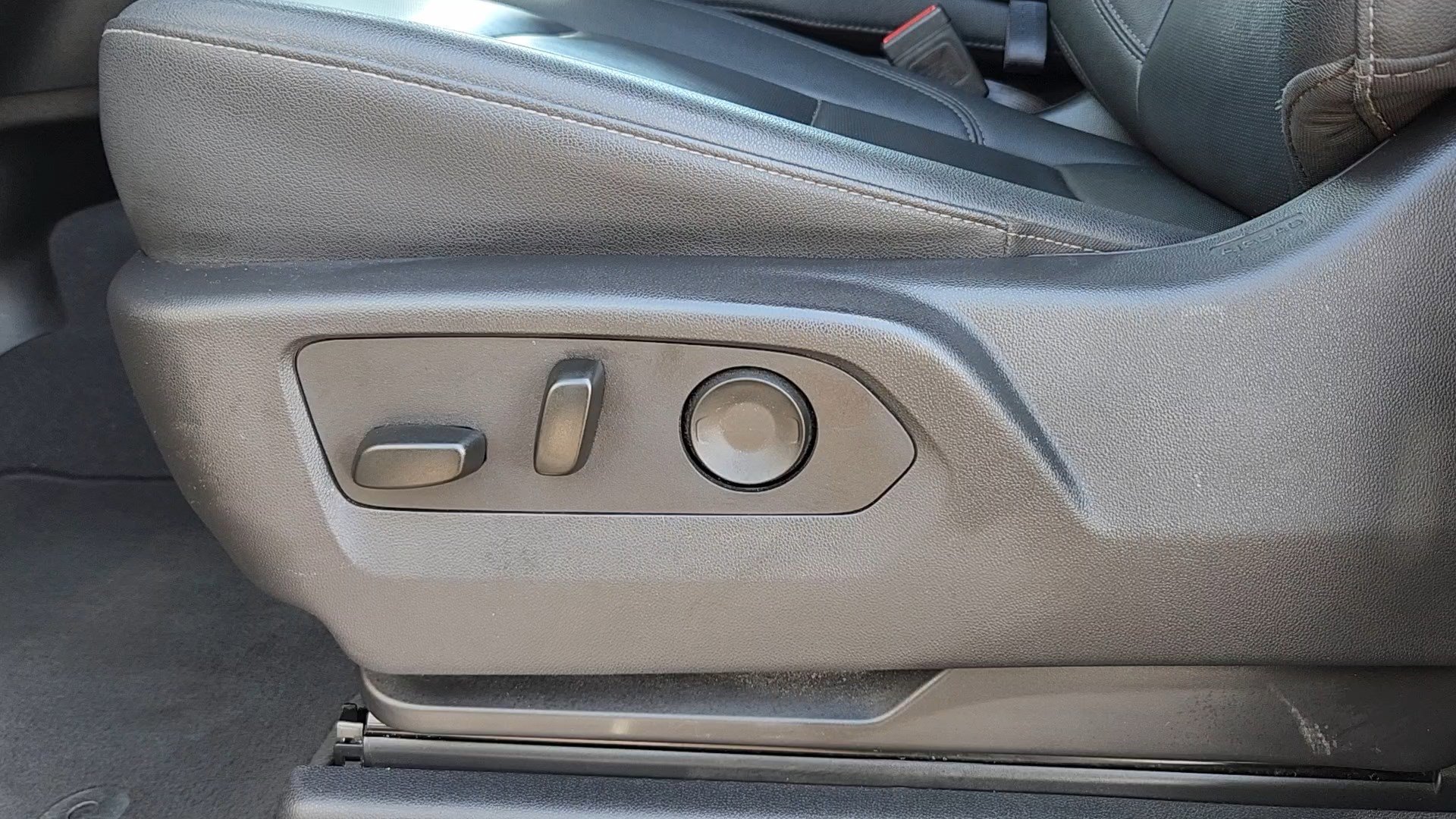 Used 2025 GMC Sierra 1500 SLT image 9