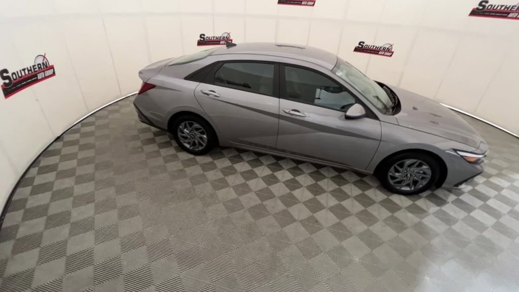 Used 2024 Hyundai Elantra SEL image 5