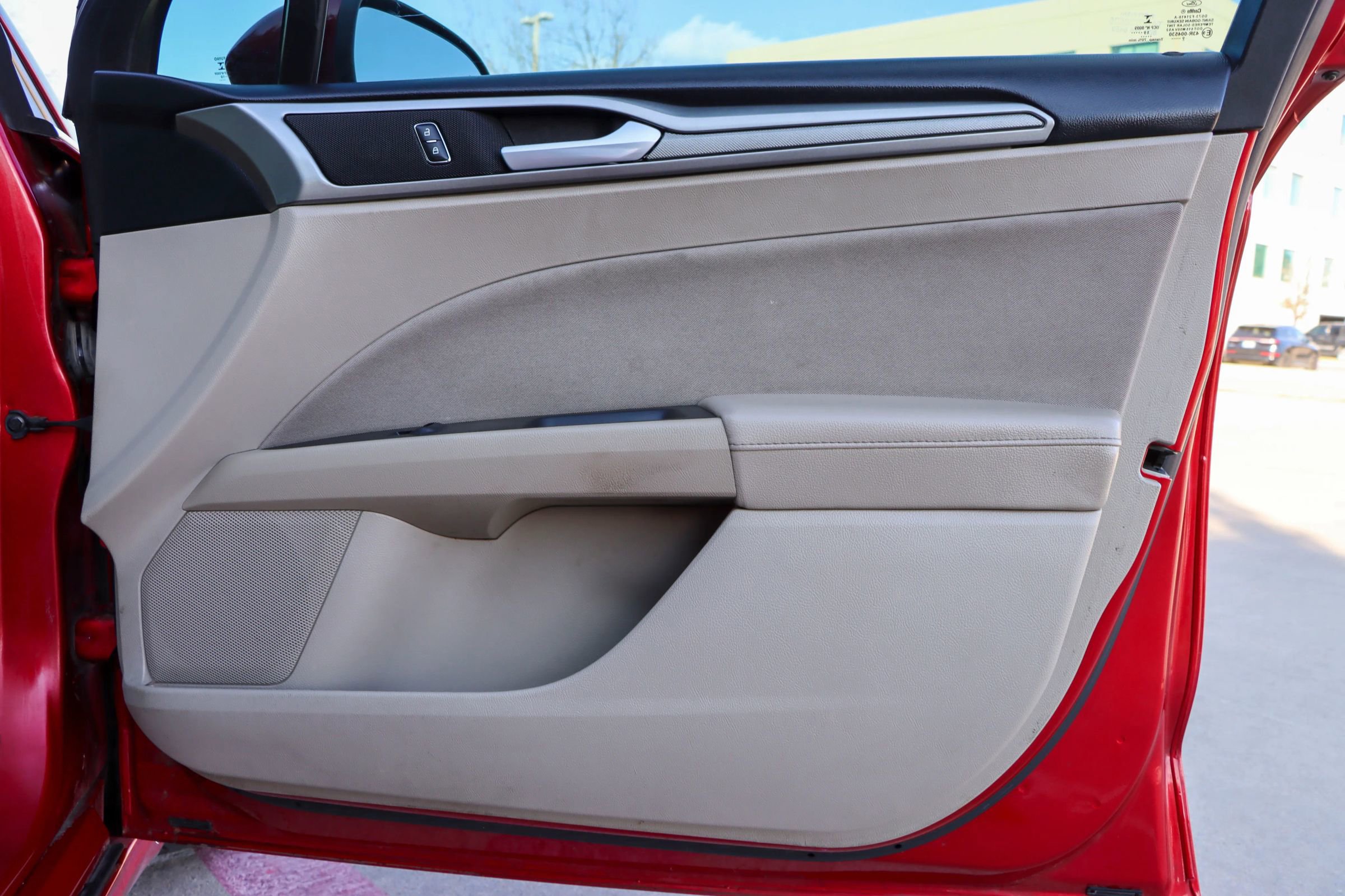 Used 2020 Ford Fusion SE FWD image 9