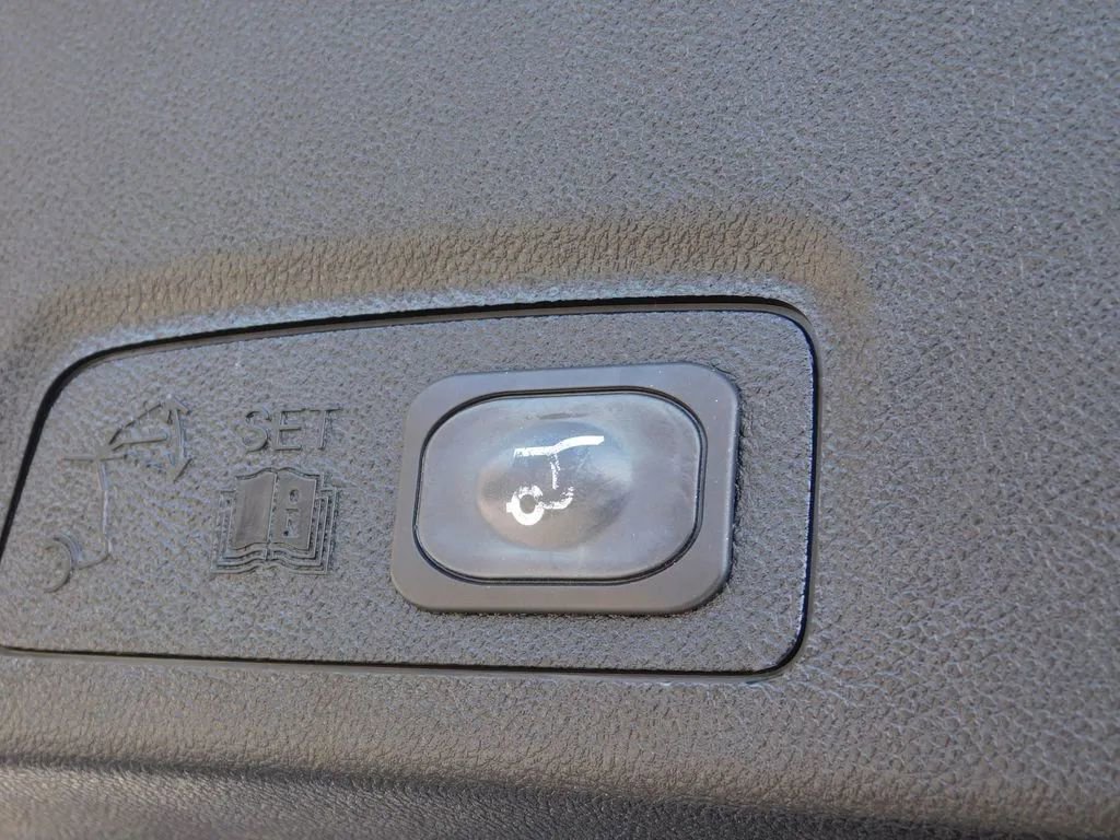 Used 2018 Lincoln MKC Reserve w/ Lincoln MKC Climate Package image 9