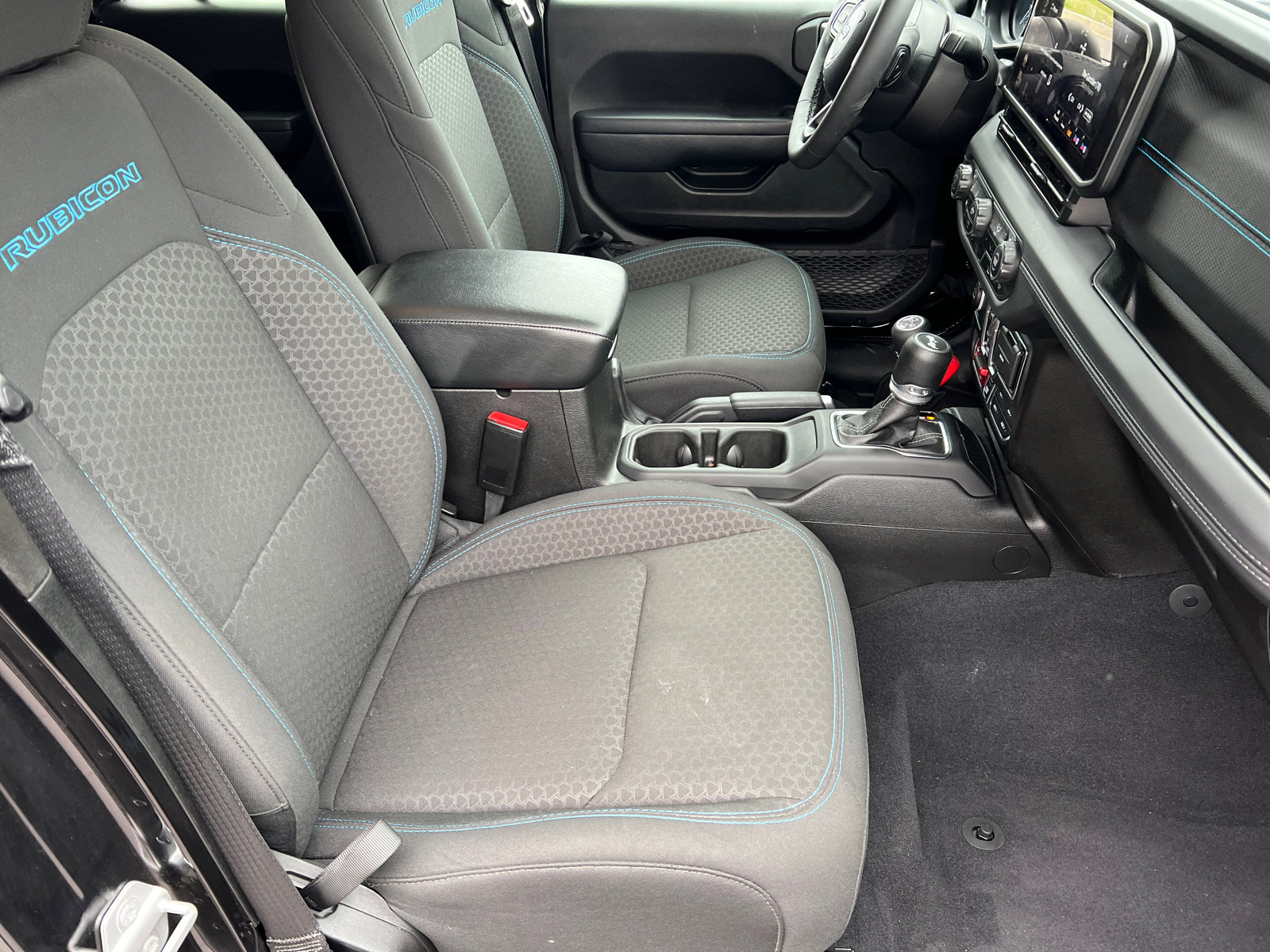 Used 2025 Jeep Wrangler Unlimited Rubicon 4xe w/ Convenience Group image 13