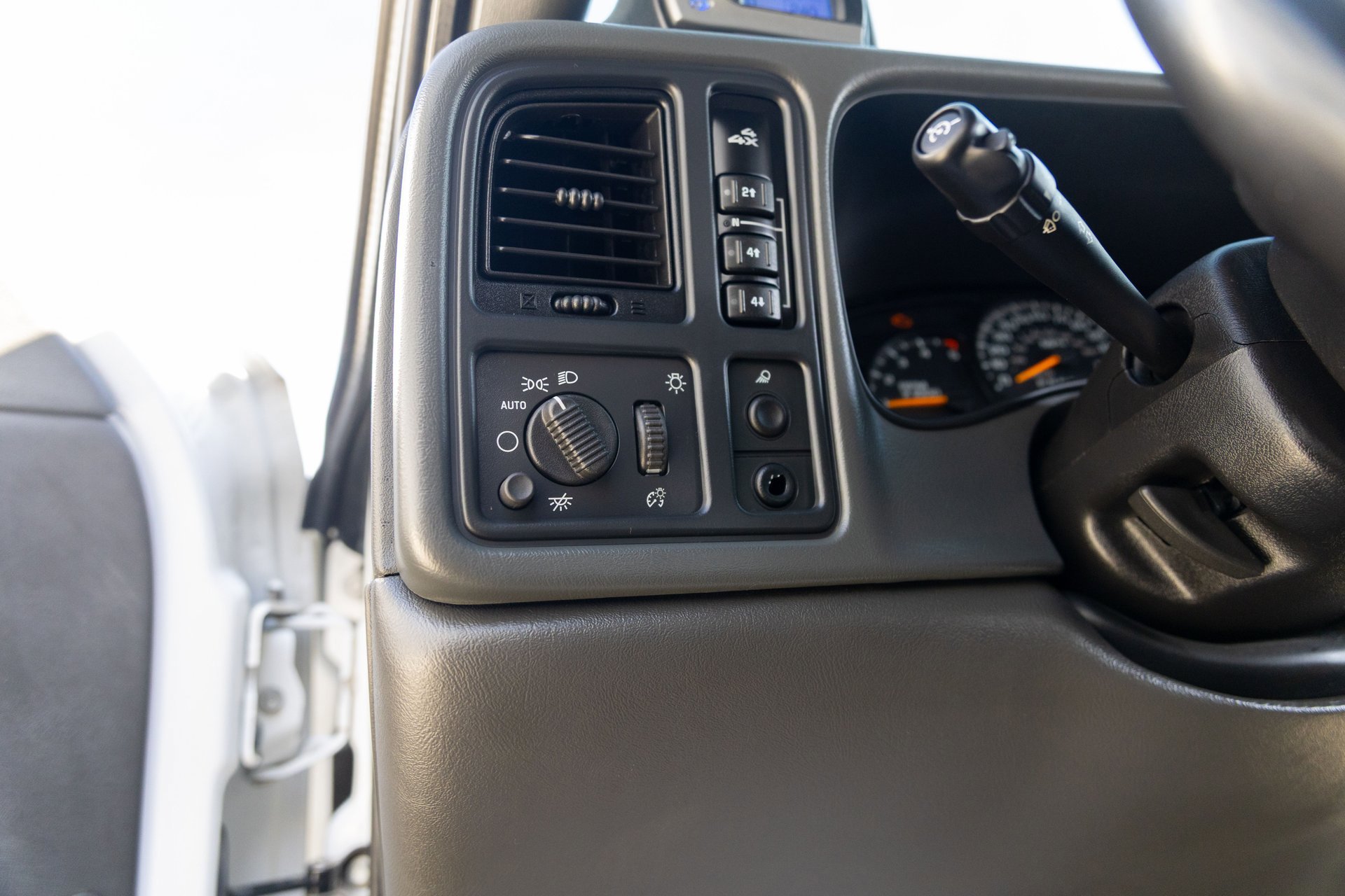 Used 2006 Chevrolet Silverado 2500 LT w/ Heavy-Duty Power Package image 34