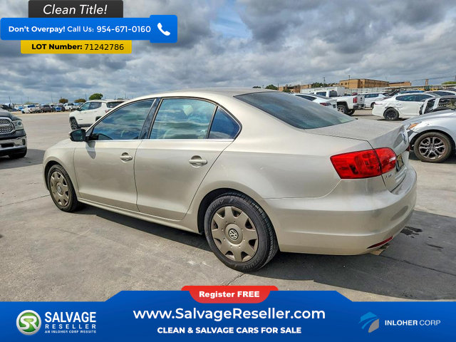 Used 2013 Volkswagen Jetta SE FWD image 3