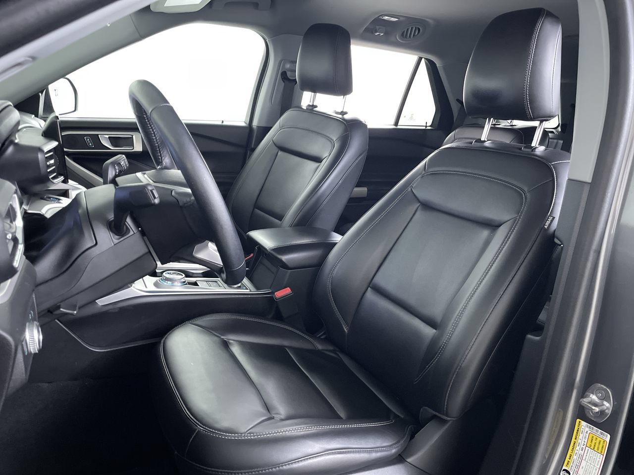 Used 2022 Ford Explorer XLT w/ Equipment Group 202A AWD/4WD image 12