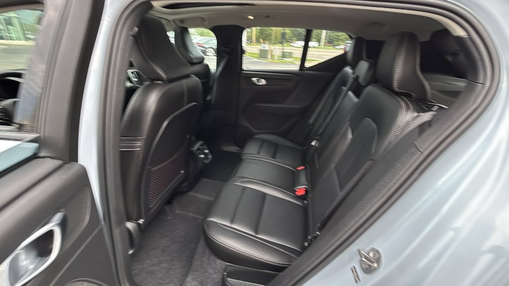 Used 2026 Volvo XC40 B5 Plus AWD/4WD image 9