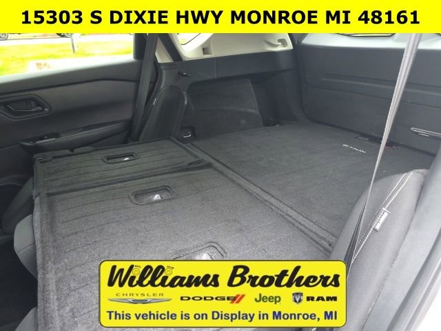 Used 2024 Nissan Rogue S image 27