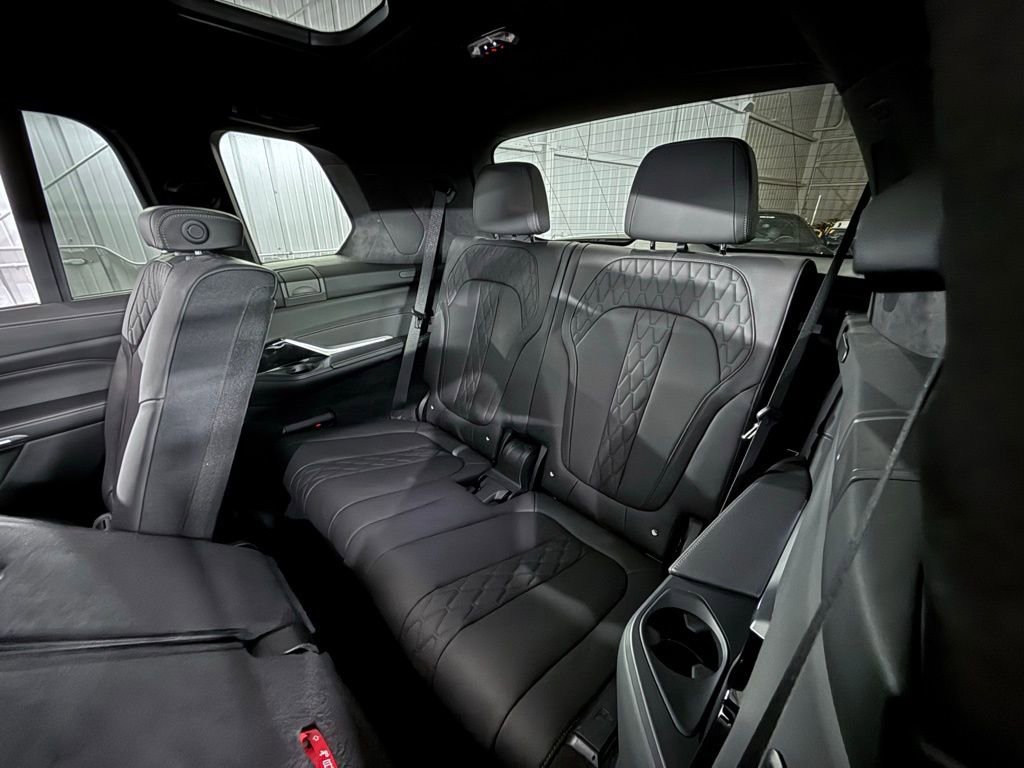 Used 2023 BMW X7 xDrive40i w/ M Sport Package image 23