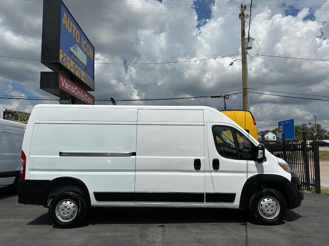 Used 2023 RAM ProMaster 2500 image 3