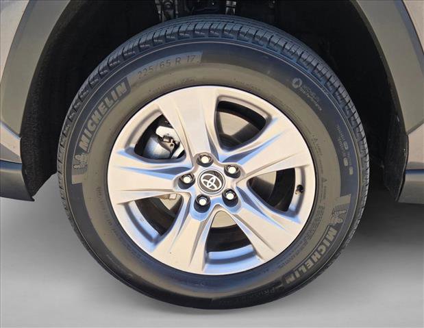 Used 2025 Toyota RAV4 XLE FWD image 21