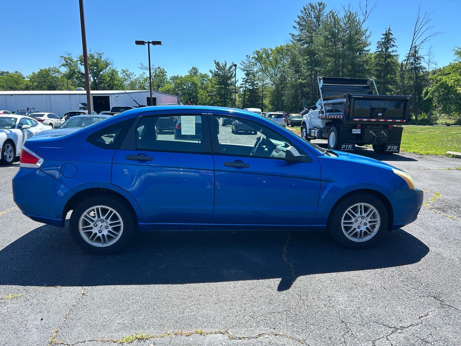 Used 2010 Ford Focus SE FWD image 4