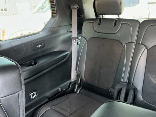 Used 2023 Jeep Grand Cherokee L Laredo AWD/4WD image 26