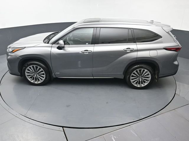 Certified 2025 Toyota Highlander XLE image 50