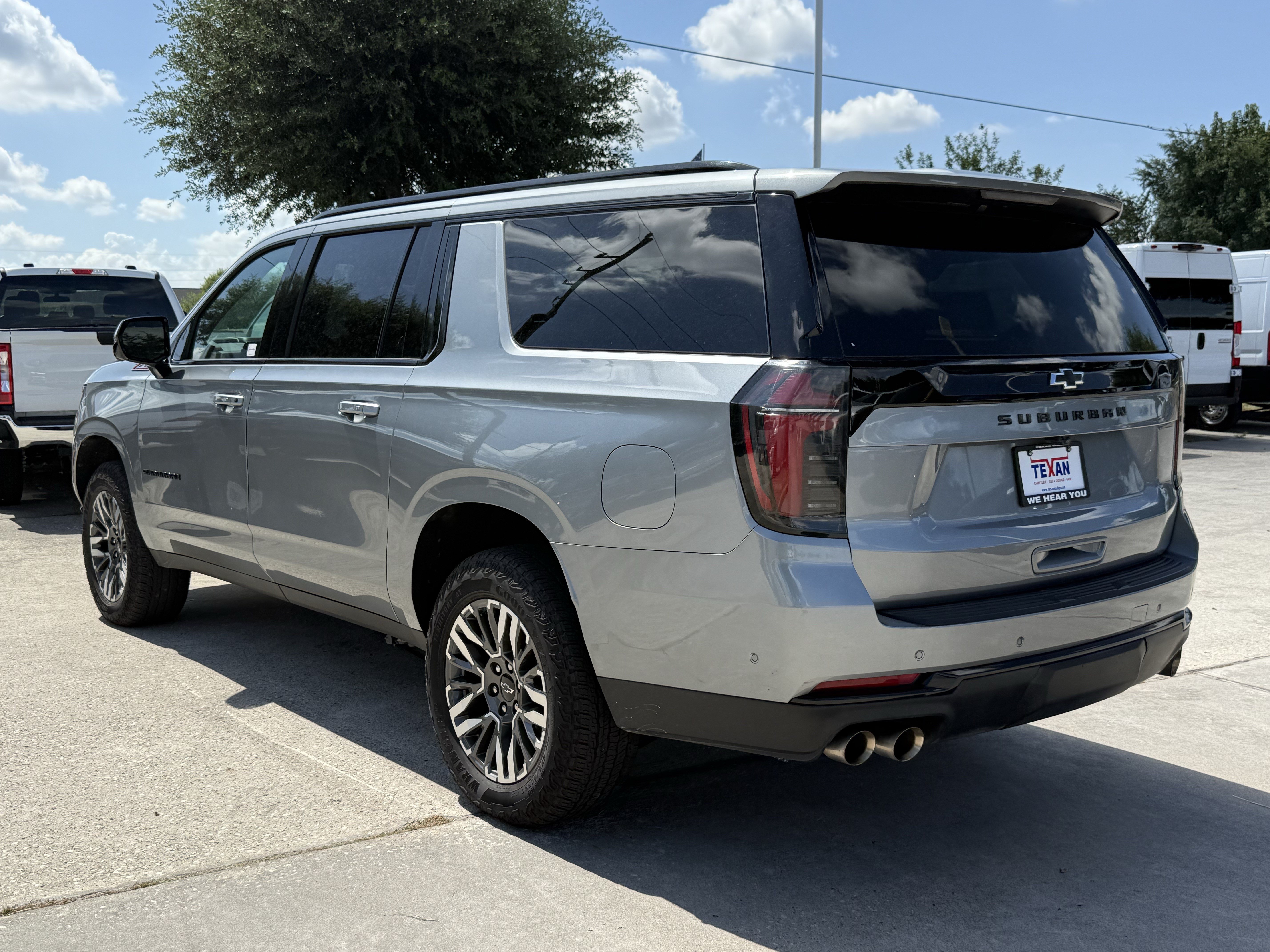 Used 2025 Chevrolet Suburban Z71 AWD/4WD image 7