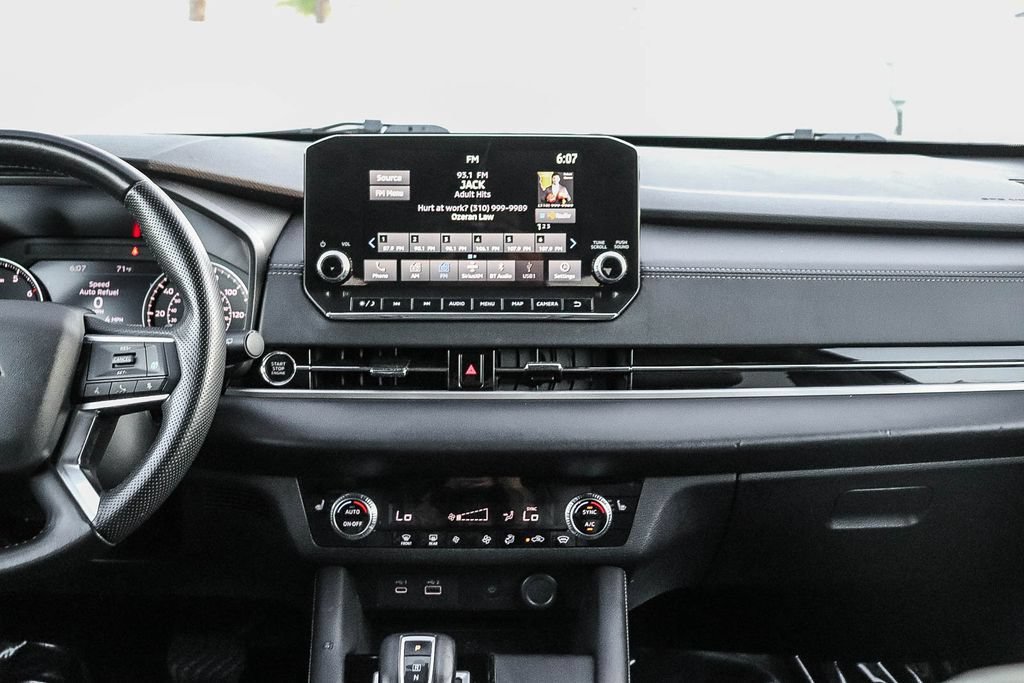 Used 2024 Mitsubishi Outlander SE AWD/4WD image 16