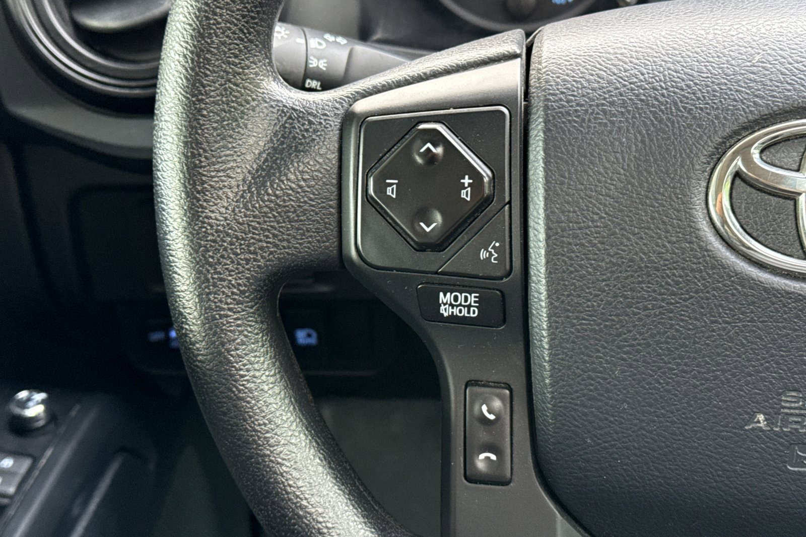 Used 2018 Toyota Tacoma SR image 27