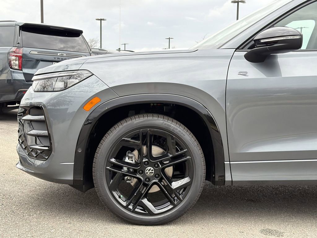 New 2026 Volkswagen Tiguan SE R-Line image 9