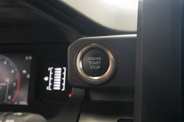 Used 2025 Toyota 4Runner SR5 AWD/4WD image 17