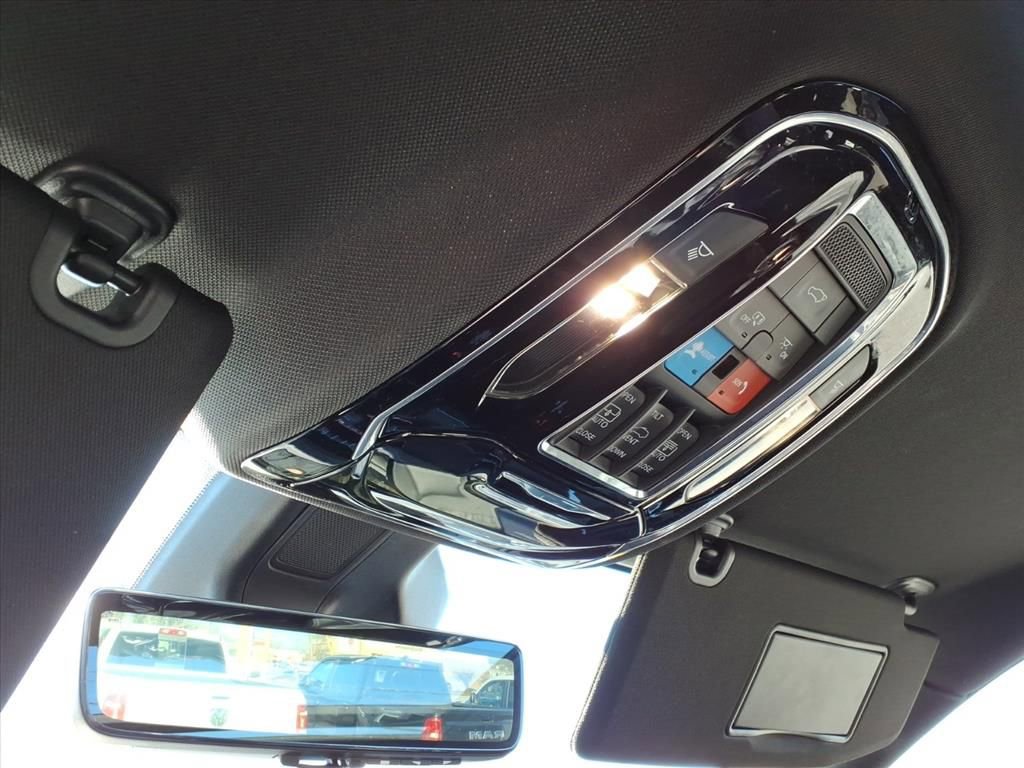 Used 2023 Jeep Grand Cherokee Overland w/ Luxury Tech Group IV image 33