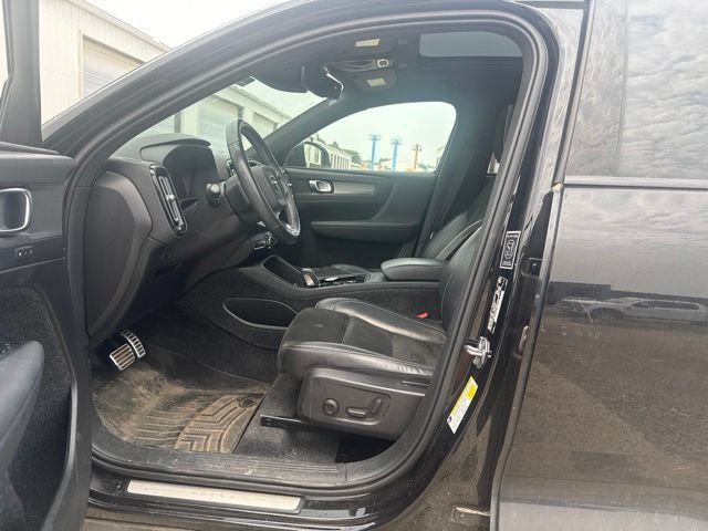 Used 2021 Volvo XC40 T5 R-Design AWD/4WD image 4