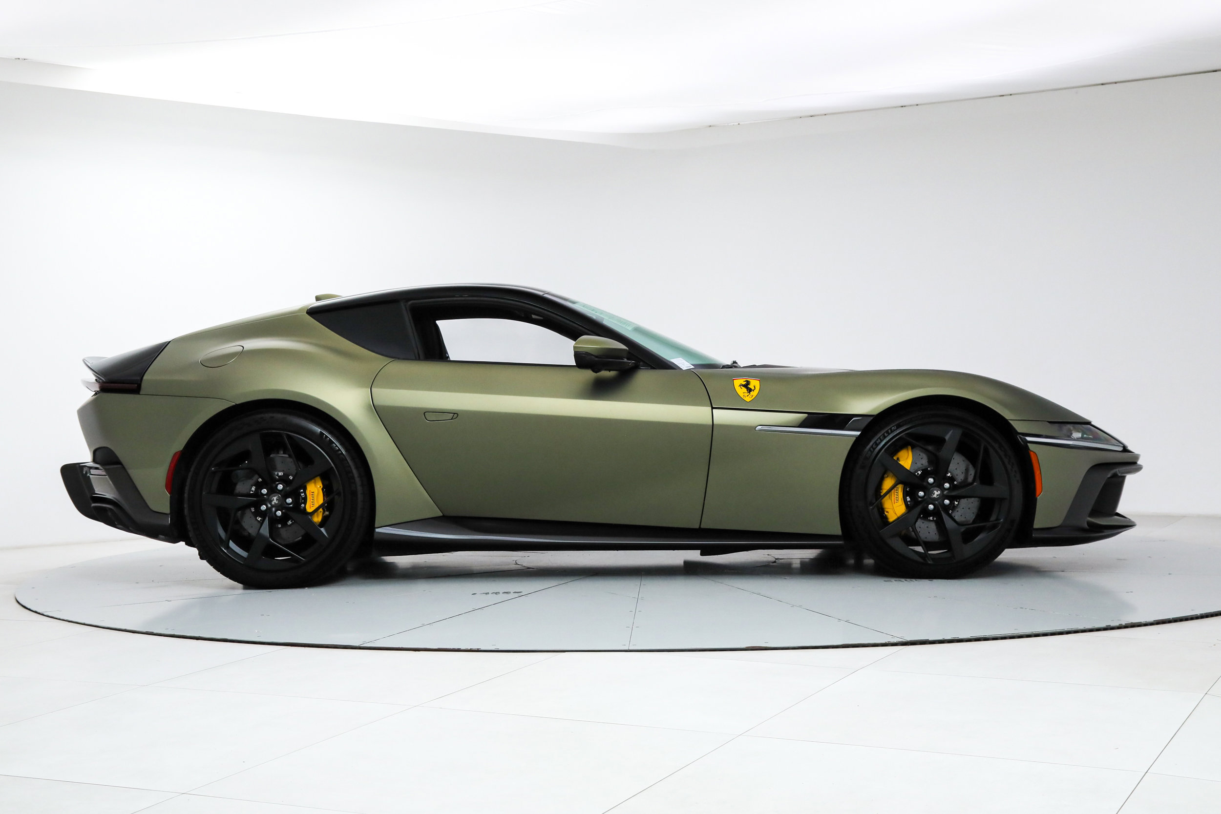 Certified 2025 Ferrari 12Cilindri image 9