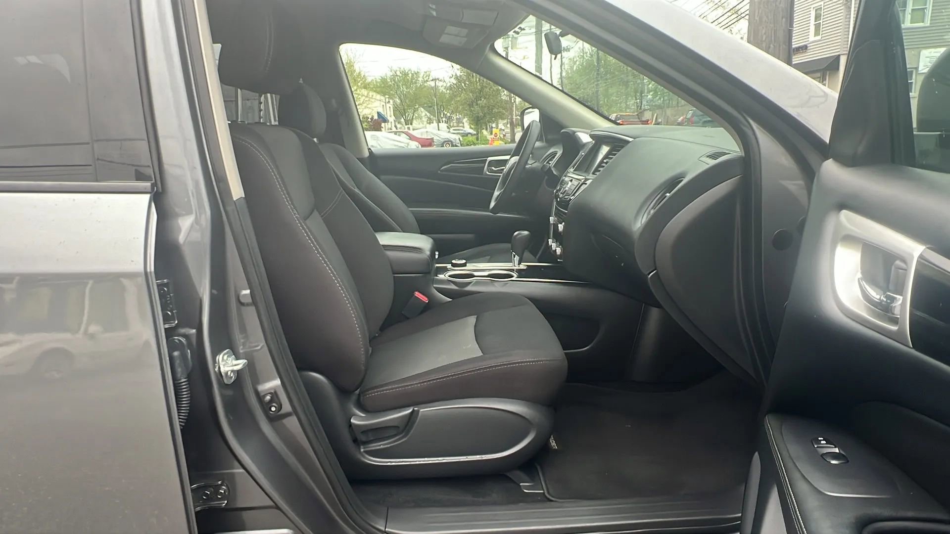 Used 2019 Nissan Pathfinder S image 31