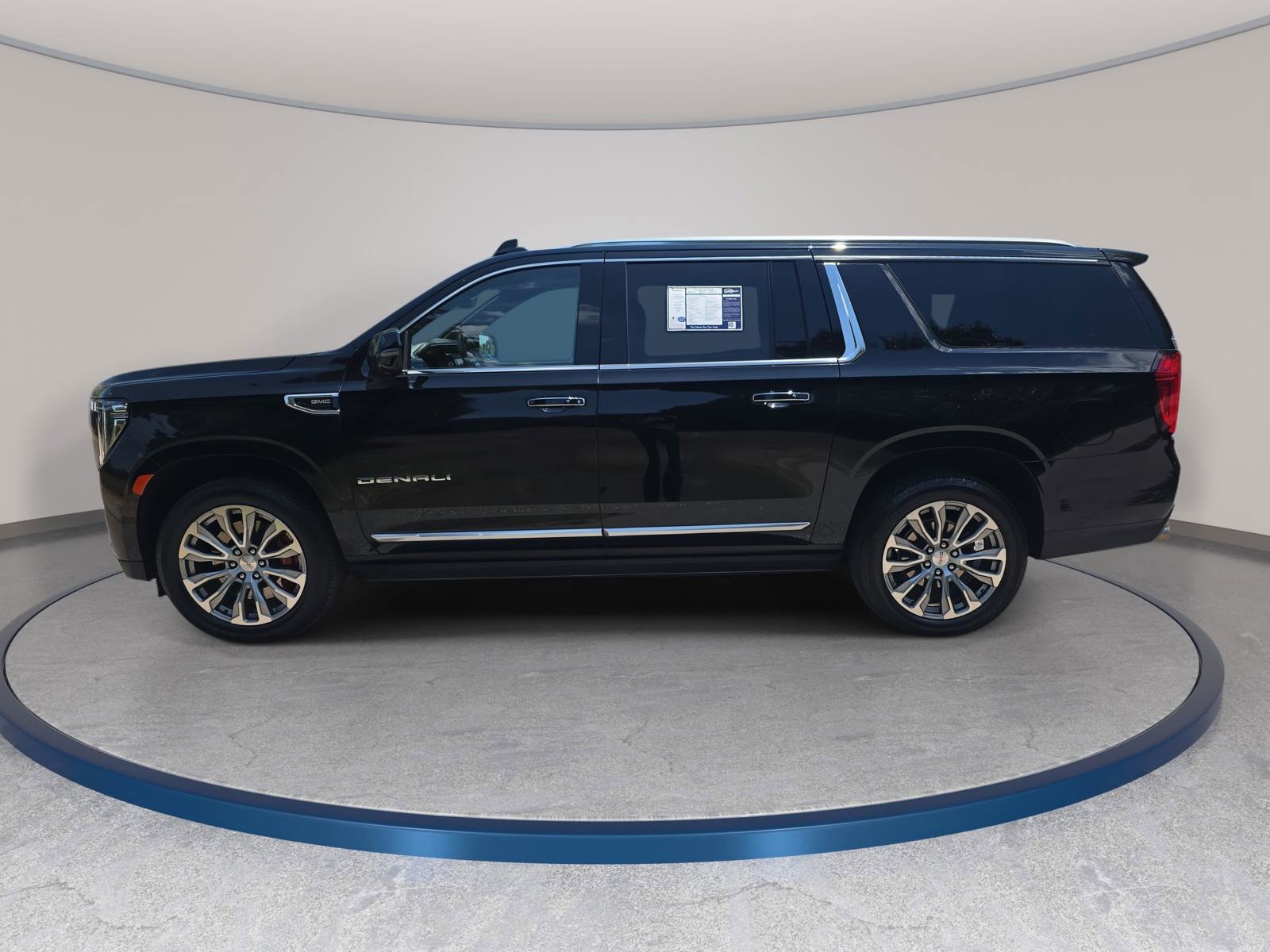 Used 2021 GMC Yukon XL Denali w/ Denali Premium Package AWD/4WD image 8