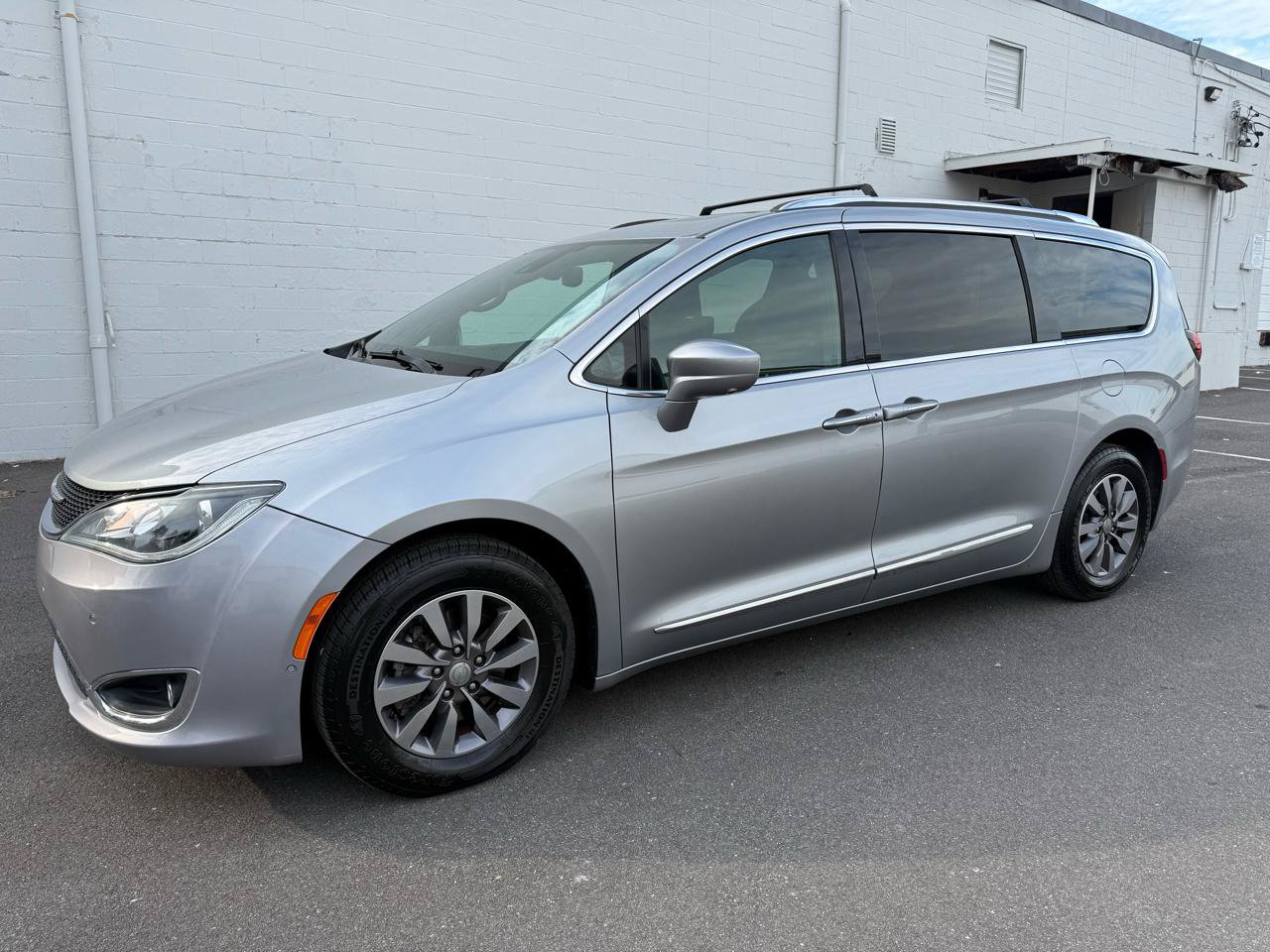 Used 2019 Chrysler Pacifica Touring-L FWD image 7